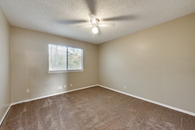 Building Photo - $2075 Lancaster: Spacious Living with Upst...