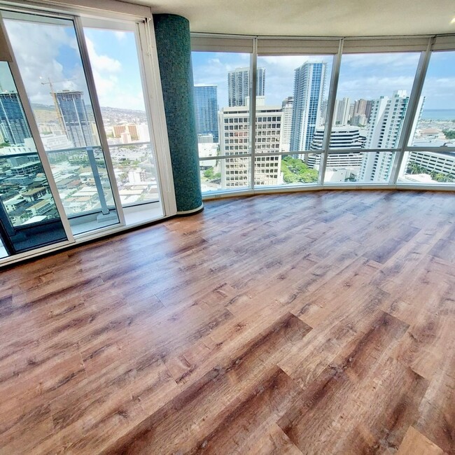 Building Photo - Sweeping 270 degree views from this Moana ...