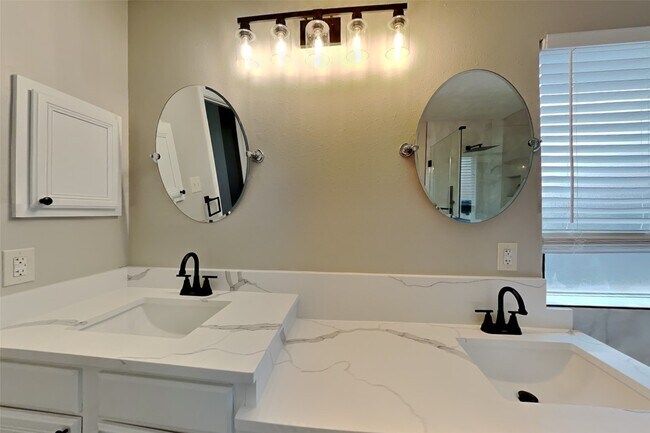 Building Photo - 26905 Faircourt Dr