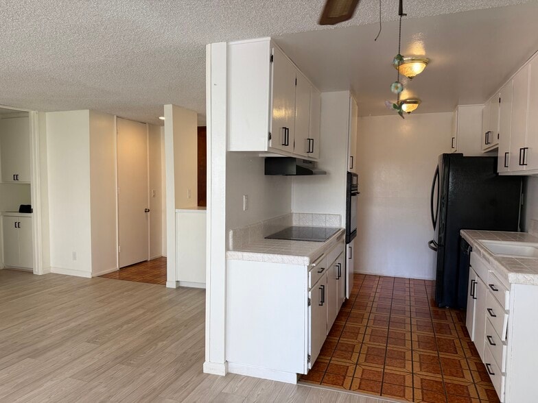 Building Photo - 5900 Canterbury Dr