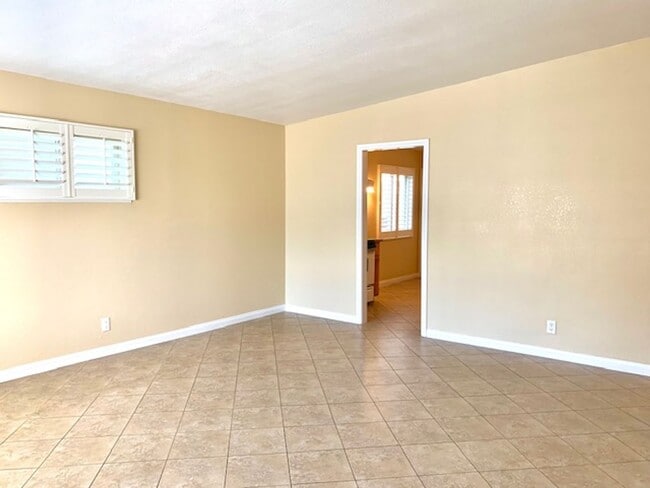Building Photo - Ventura | 3 Bed + 1 Bath | Belfast Ln