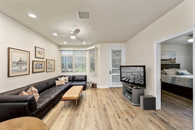Building Photo - Stylish 3-Bedroom Ground Floor Unit in the...