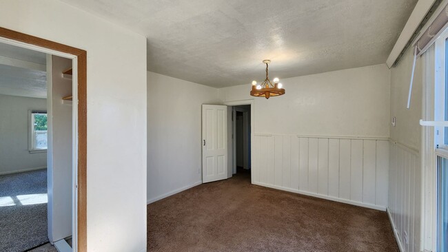 Building Photo - Home on Two Acres with Pets Considered