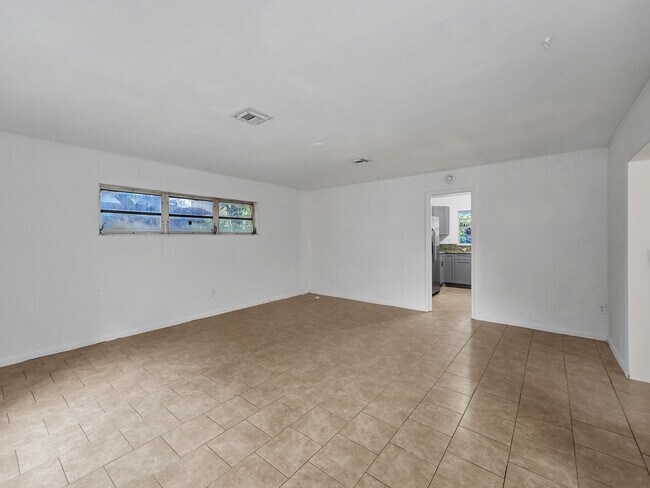 Building Photo - 3226 Oak Ave