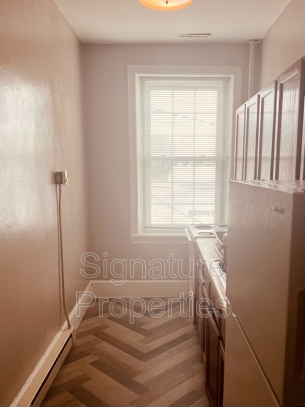 Building Photo - 117 Bollingbrook St