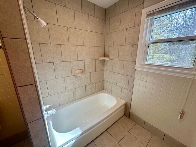 Building Photo - 2612 Alice Ave