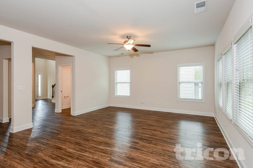 Building Photo - 284 Ireland Ln