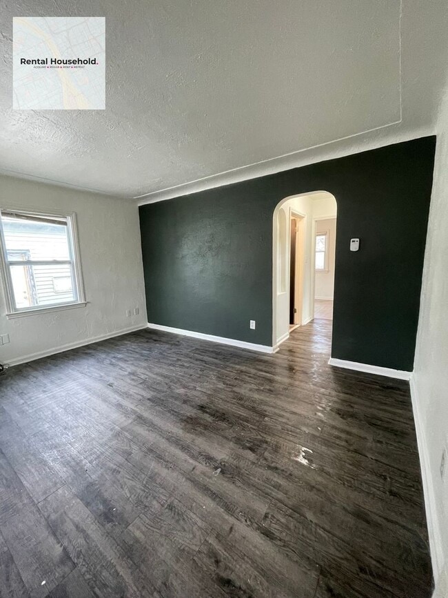 Building Photo - Bright & Airy 3-Bedroom Bungalow-Move-In Ready!