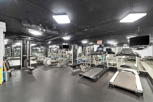 Building Photo - Beautifully Remodeled 1 Bed / 1 Bath with In-Unit Laundry + 3 Parking Spaces