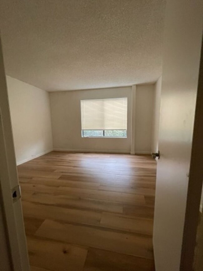 Building Photo - 4BD 2BA Townhouse located in Mira Mesa