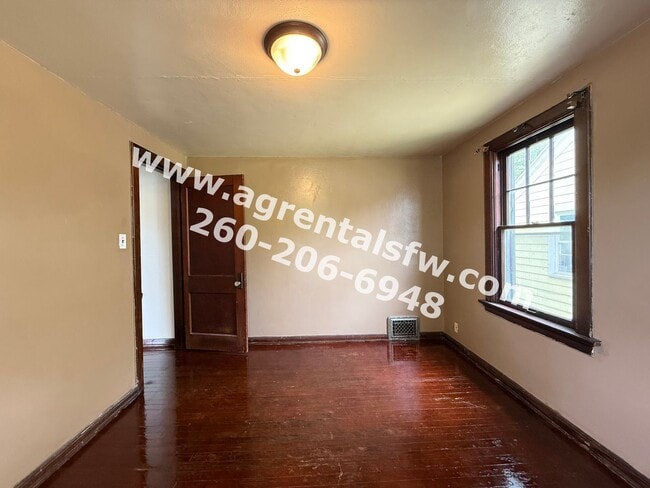 Building Photo - 3 Bedroom House
