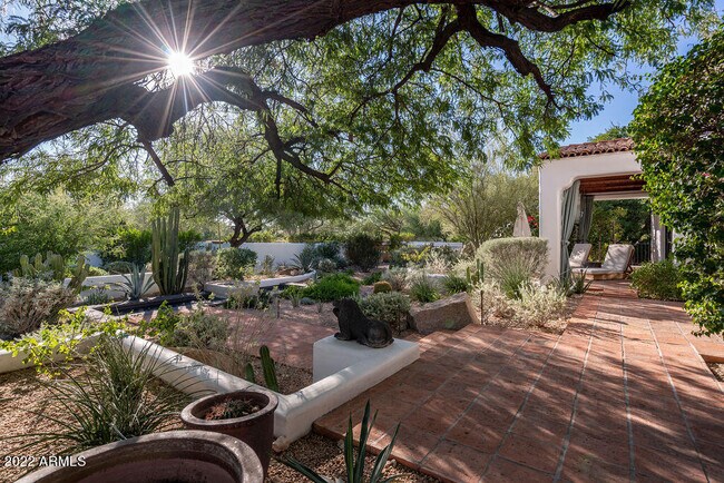 Building Photo - 6723 N Desert Fairways Dr