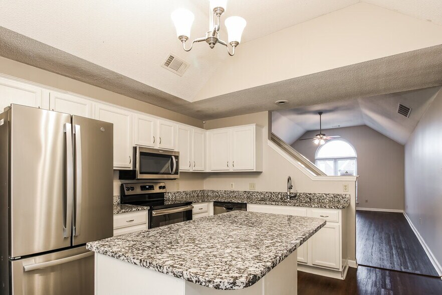 Building Photo - 105 Norma Carol Cove