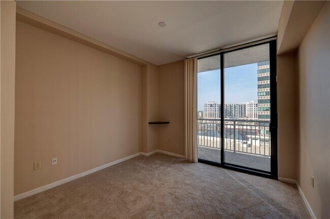 Building Photo - 3040 Peachtree Rd
