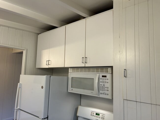 Building Photo - Wonderful 2-Bedroom 1-Bath Home