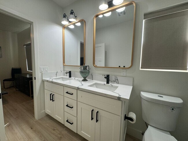 Building Photo - 6129 Lago Grande Dr