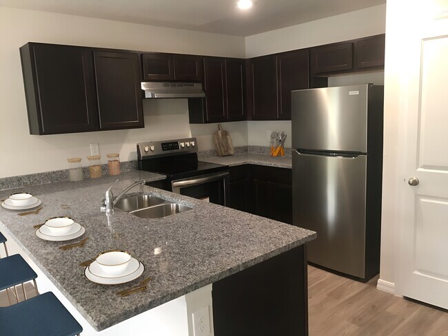 Building Photo - Rickers Villas