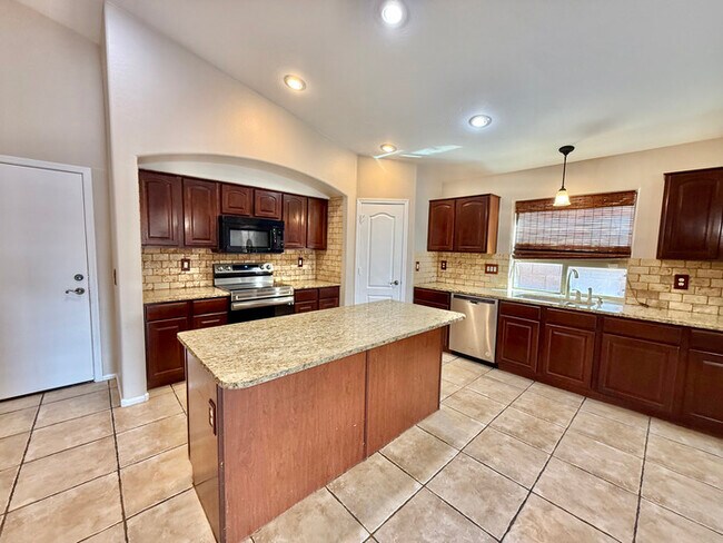 Building Photo - Amazing 4-Bedroom Home W/ POOL Service