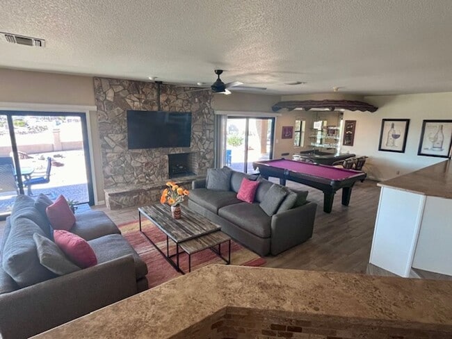 Building Photo - Golf Course Pool Home with 4 Bedrooms!