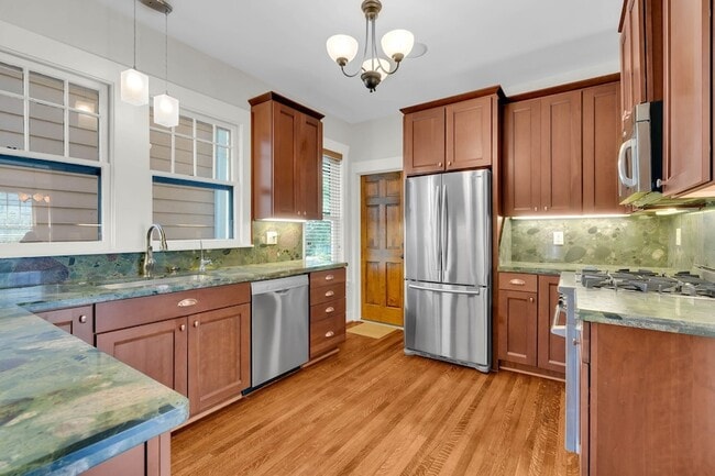 Building Photo - 1117 Harvard St