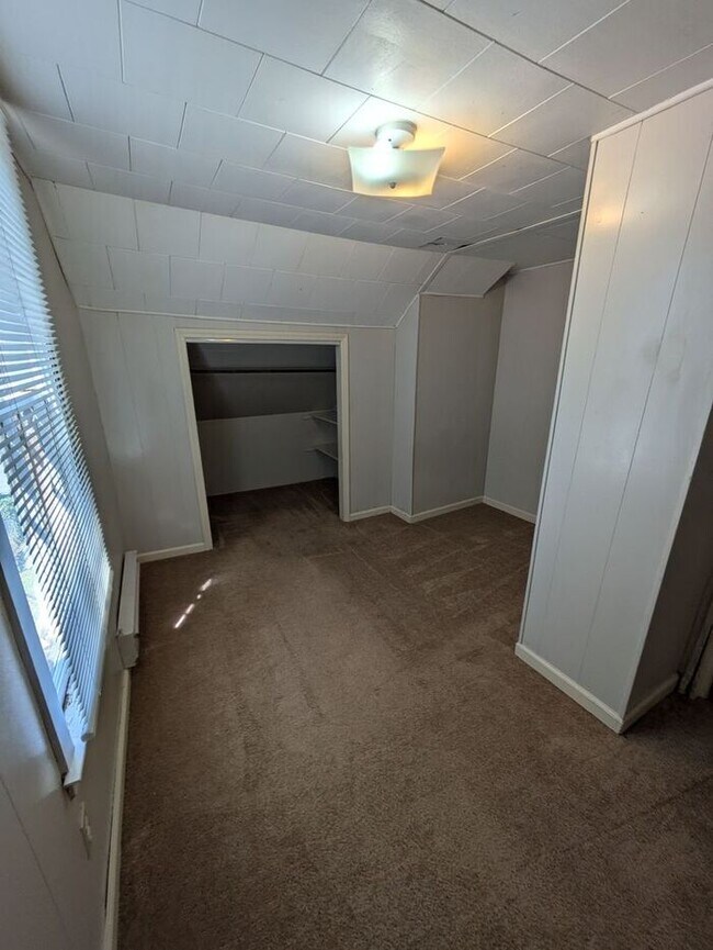 Building Photo - 3BD/1BA Single Family Home in Hickory