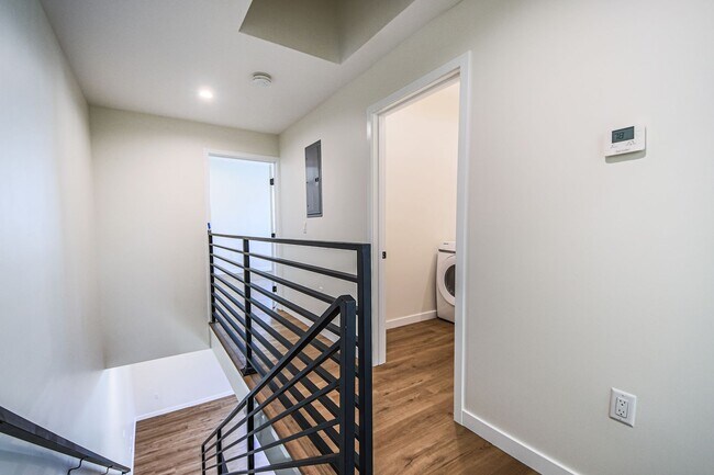 Building Photo - Ultra-Luxury Brand New 2 bed/2.5 bath and ...