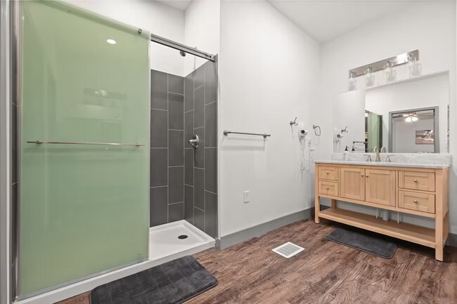 Building Photo - Fully Furnished Rental at Buffalo Springs Lake! All bills paid!
