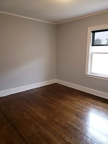 Building Photo - 3320 N LeClaire Ave