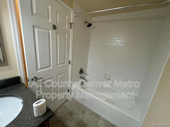 Building Photo - 5014 Everett St