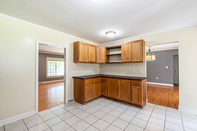 Building Photo - 1719 Scenic Dr