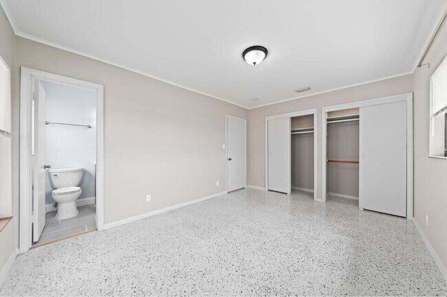 Building Photo - 470 Watts Way