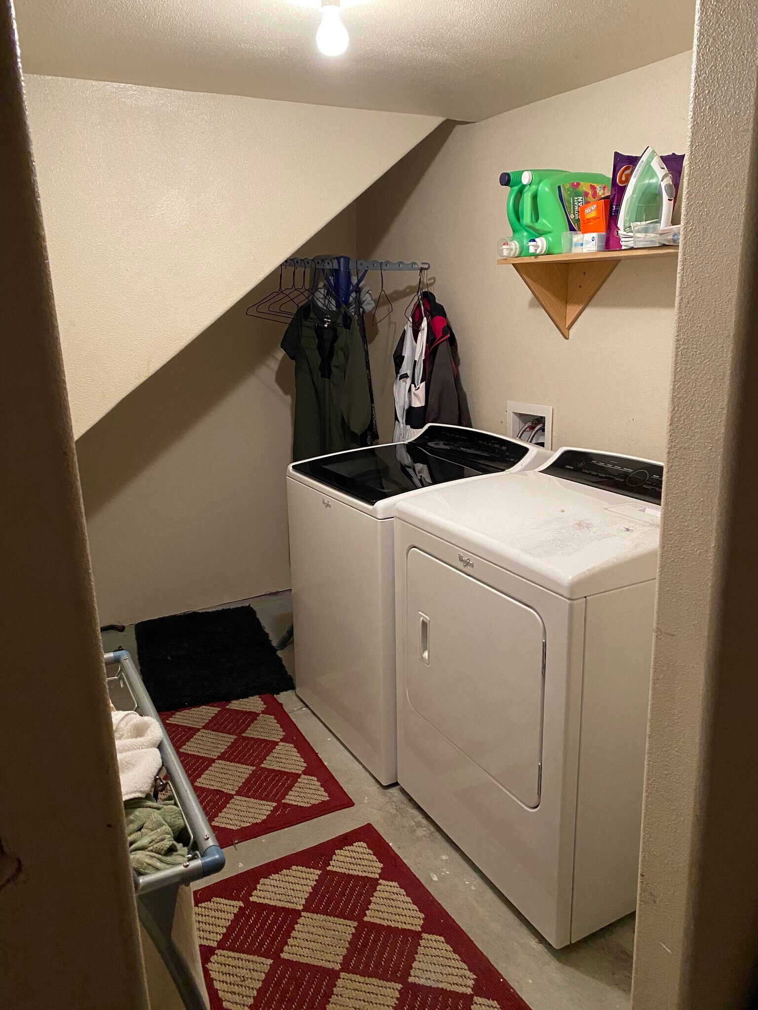 Laundry - 3761 Mt Flora St