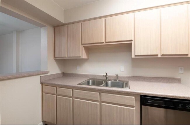 Building Photo - 7950 Grove Ridge Dr