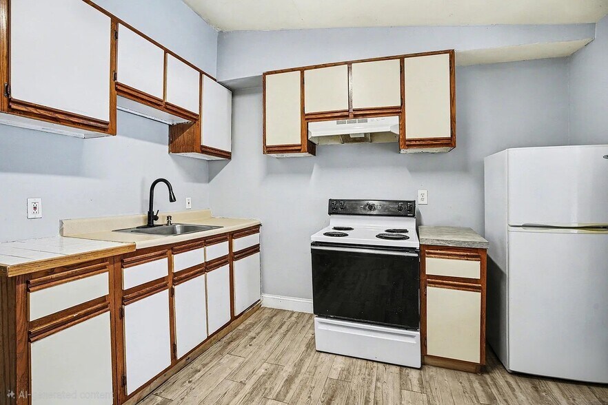 Building Photo - 126 W Elm St