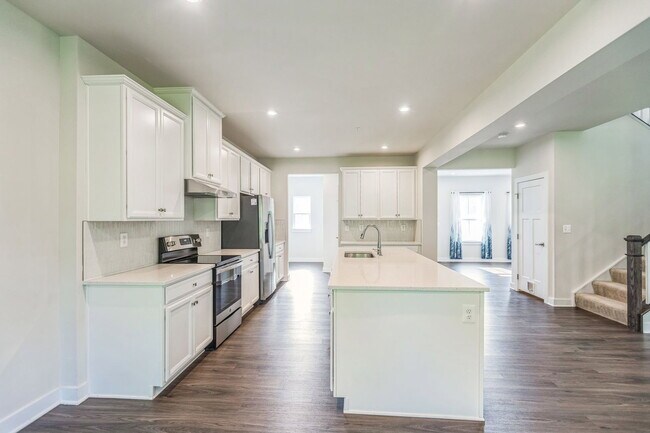 Building Photo - 8327 Legacy Cir E