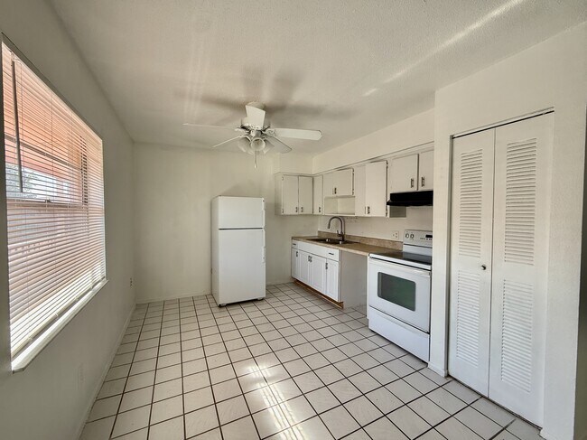 Building Photo - 733 Michigan Ct