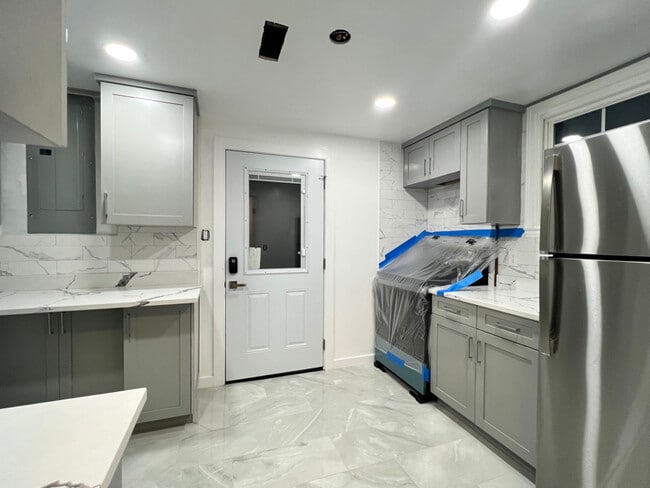 Building Photo - 706 S Greenthorn Ave