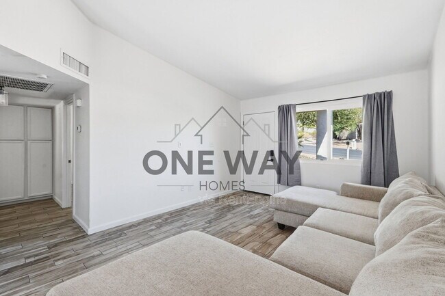 Building Photo - 1329 E Cholla St