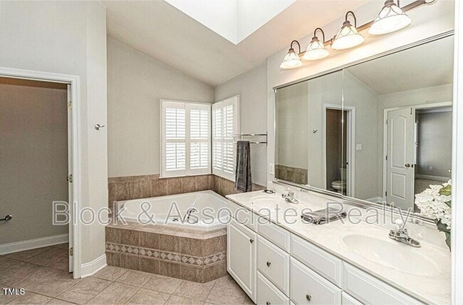 Building Photo - 9244 Palm Bay Cir