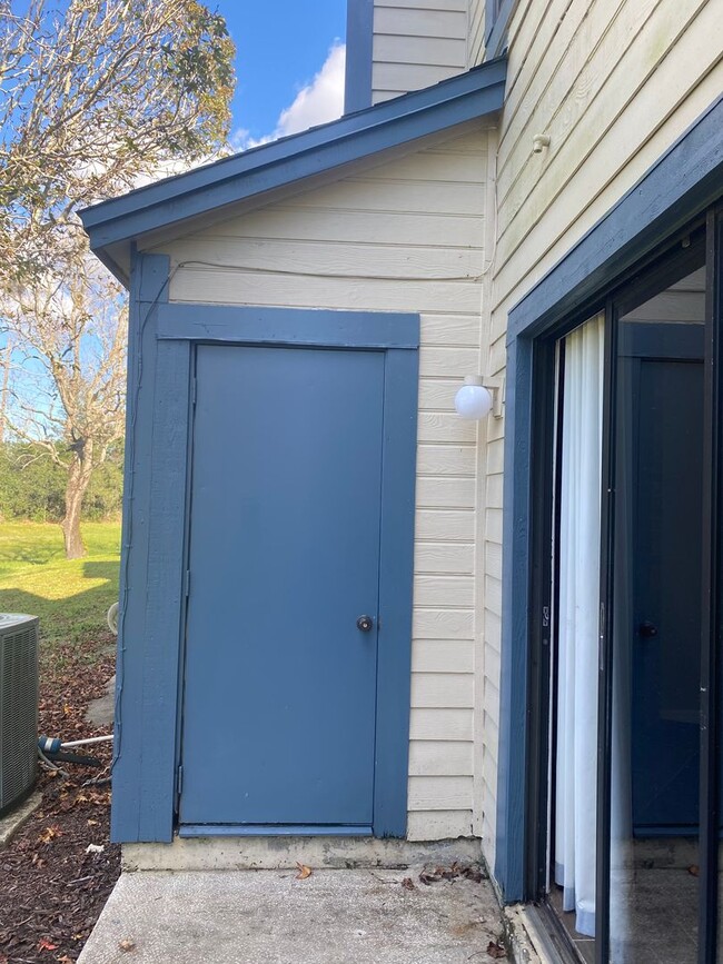 Building Photo - !!!Move In Special!!! 3/2.5 IN BEACON HILL...
