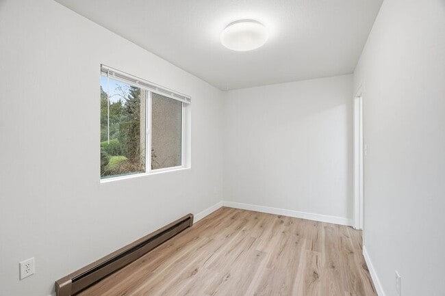 Building Photo - 3102 E 27th Ave