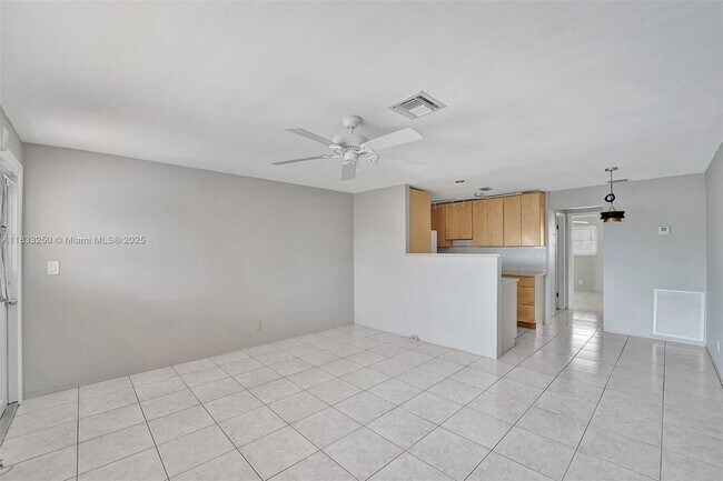 Building Photo - 2909 Middle River Dr