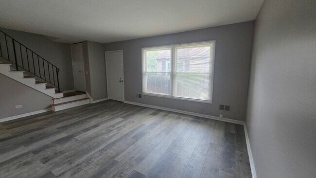 Building Photo - 1688 Queensbury Cir