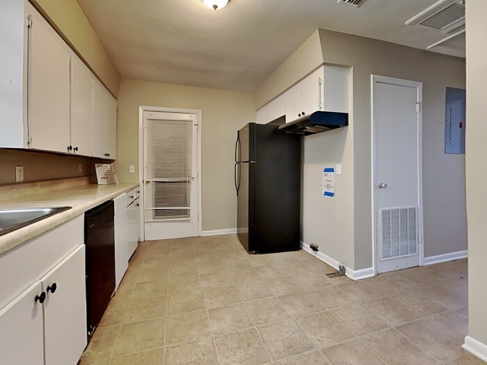 Building Photo - 1332 Arlingwood Ave