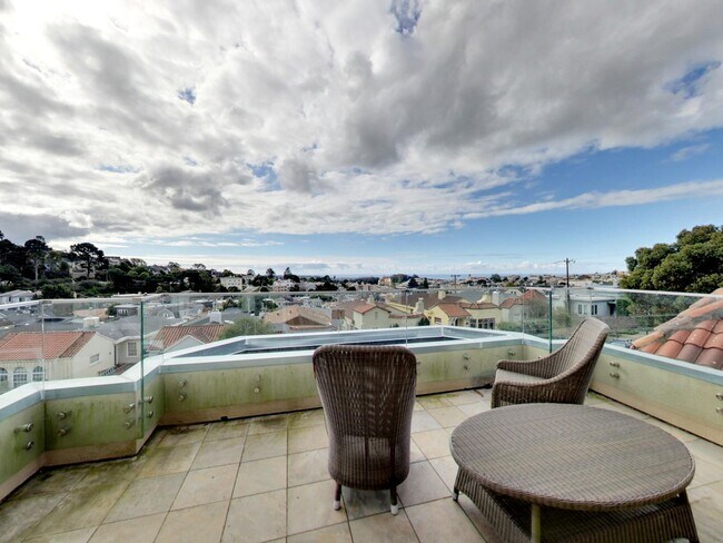 Building Photo - Stunning 4BR/3BA Home with Office, Laundry...