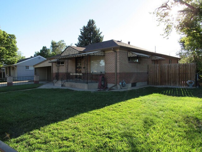 Building Photo - 2 Bedrooms plus 2 non confirming bedrooms in the basement close to light rail