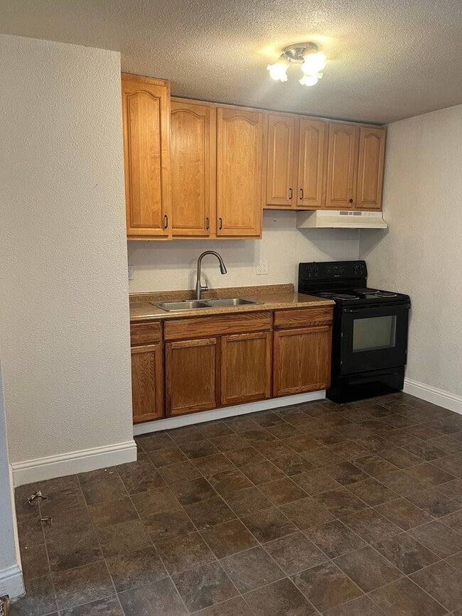 Primary Photo - 1275 E Bellevue Rd