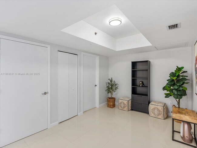 Building Photo - 465 Brickell Ave