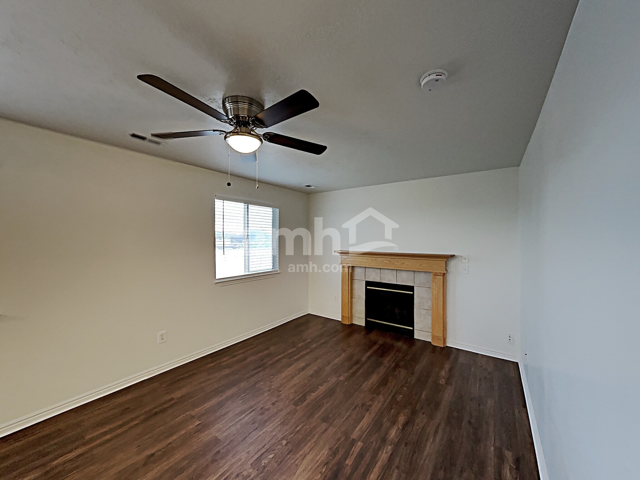Building Photo - 2558 75 E