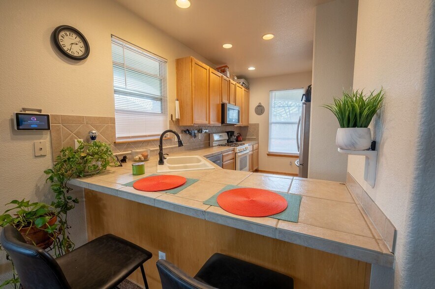 Building Photo - 144 N Duquesne St